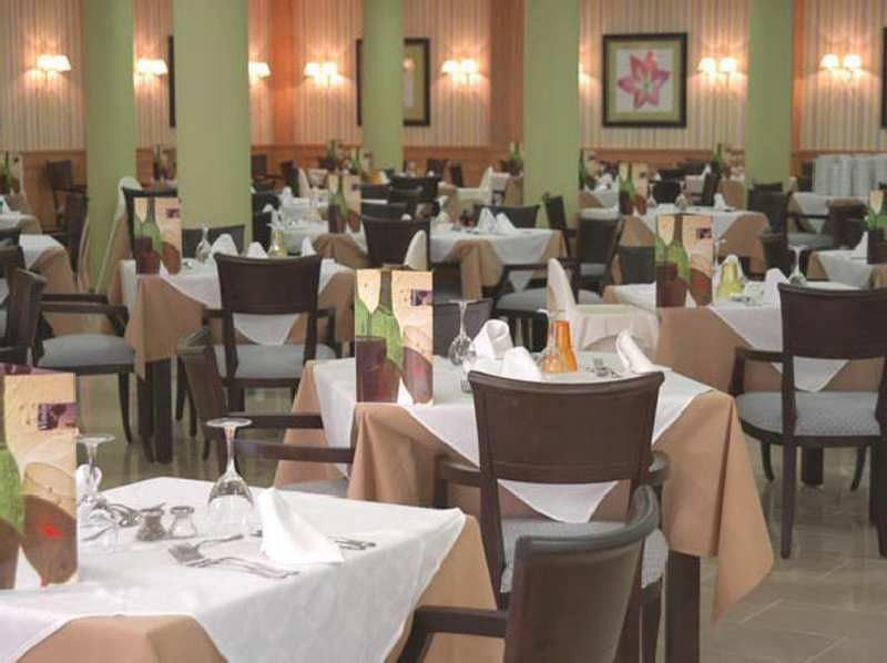 阿尔迪卡兰博斯格如波酒店公寓 松霍里吉尔 餐厅 照片